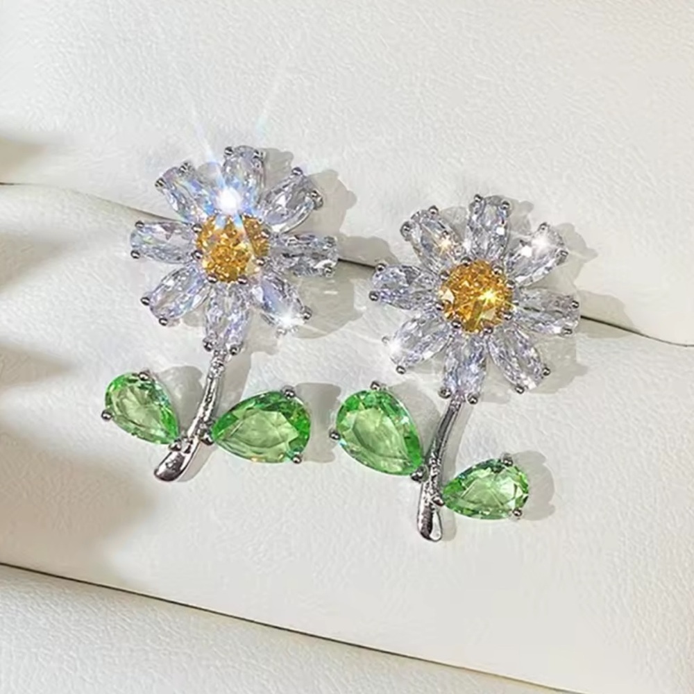 Daisy Floral Crystal Earrings - Picture 3 of 16